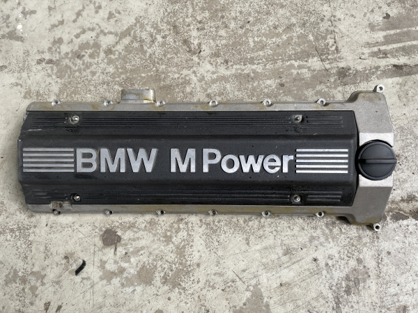 BMW M5 E34 valvecover cylinderhead valve cover S38B38 M3 E30